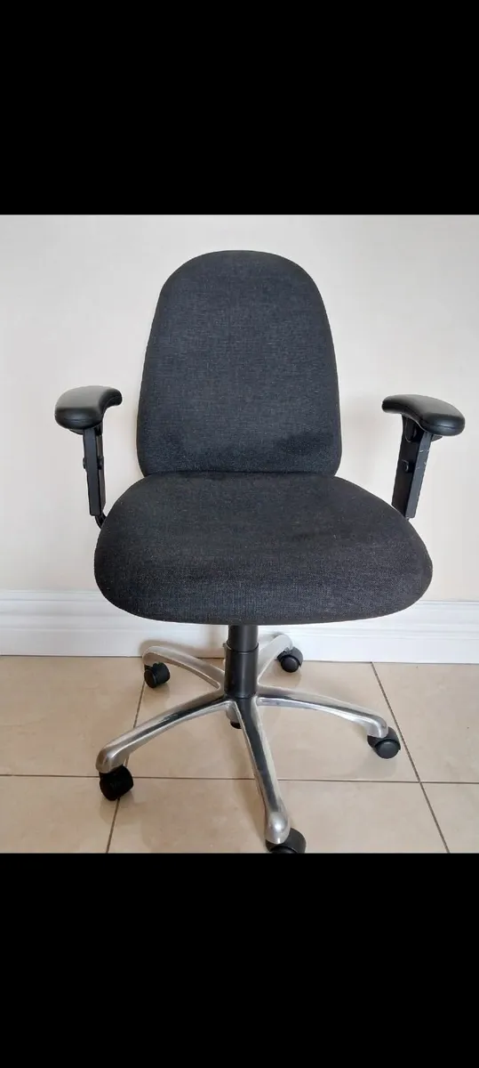 Office Swivel Chair - Image 1