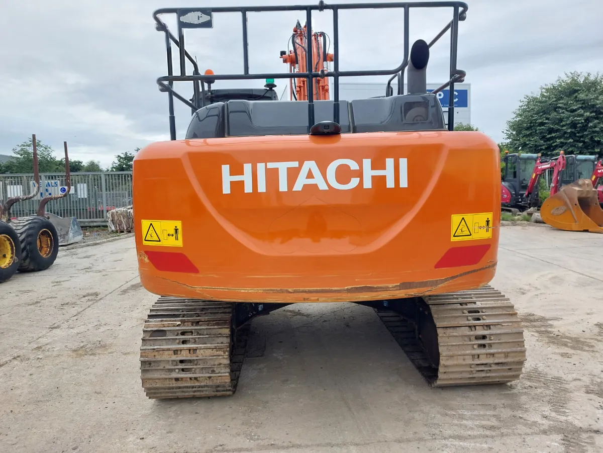 Hitachi ZX210LC-6 - Image 4