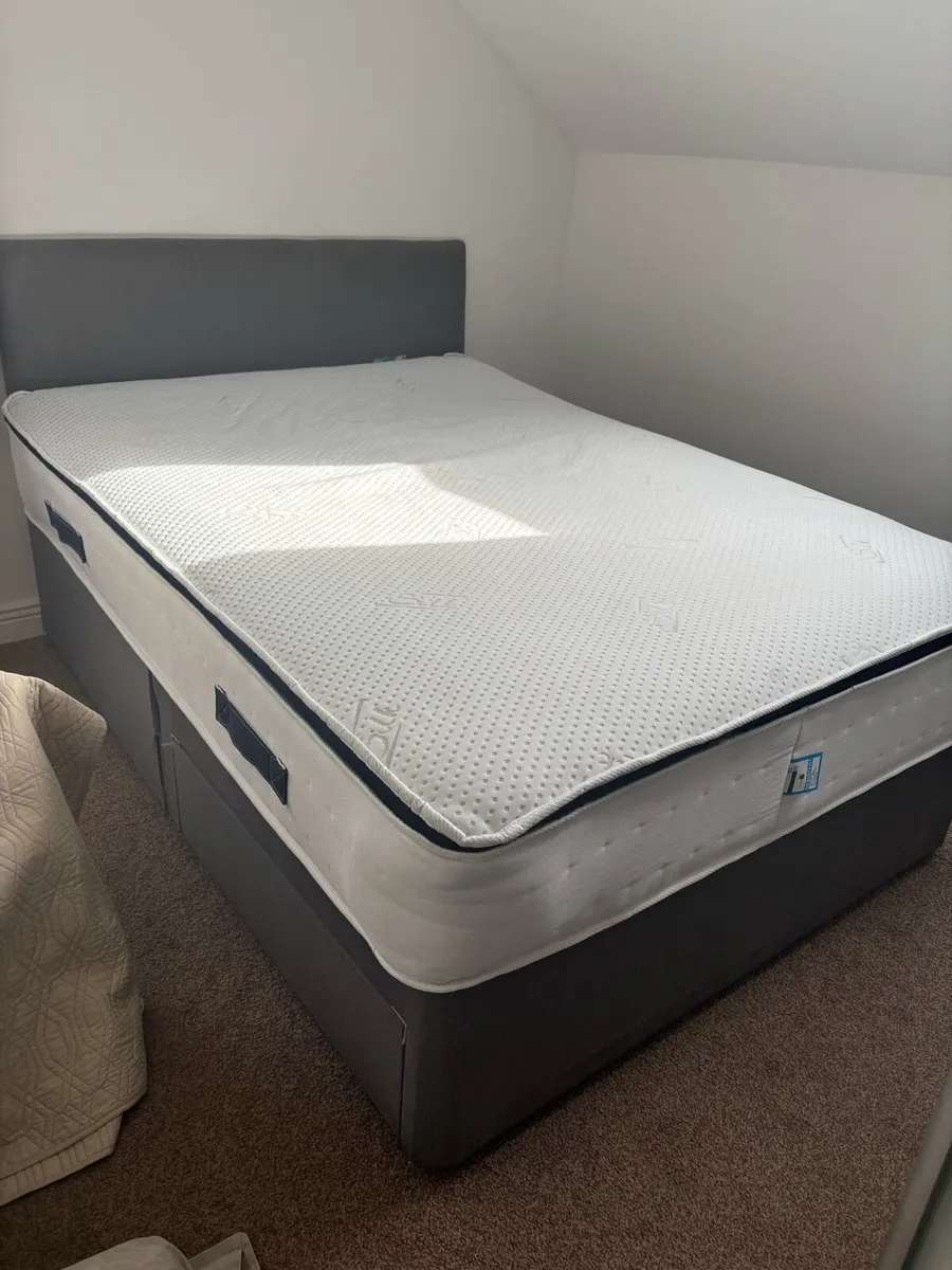 Queen divan & mattress VGC - Image 1