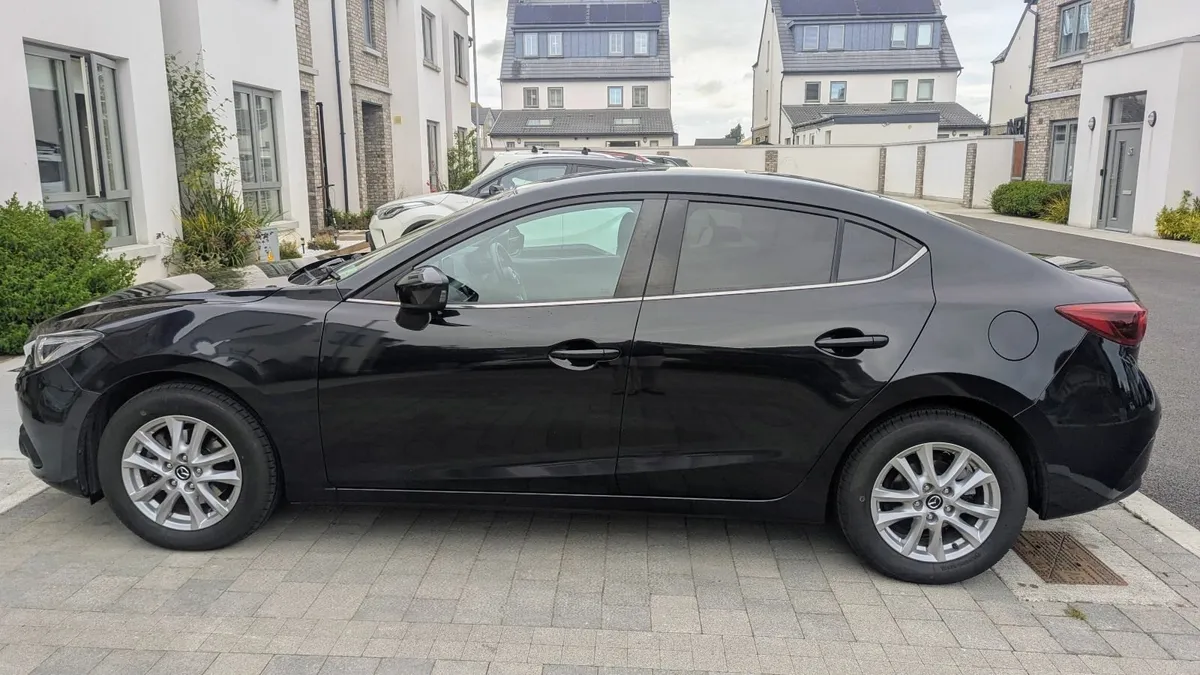 Mazda 3 1.5D Executive S, 2017 - Image 2