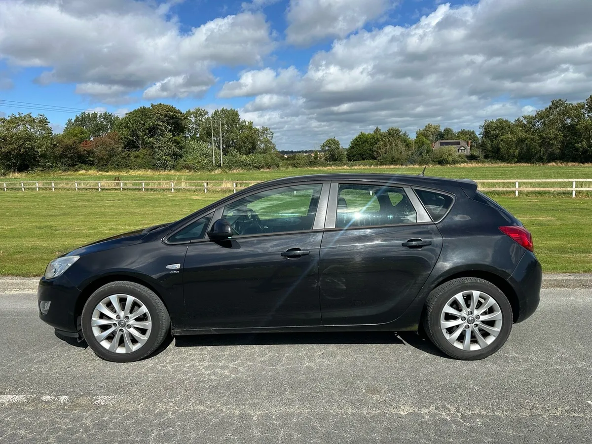 Opel Astra 2012 NCT 07-26 - Image 3