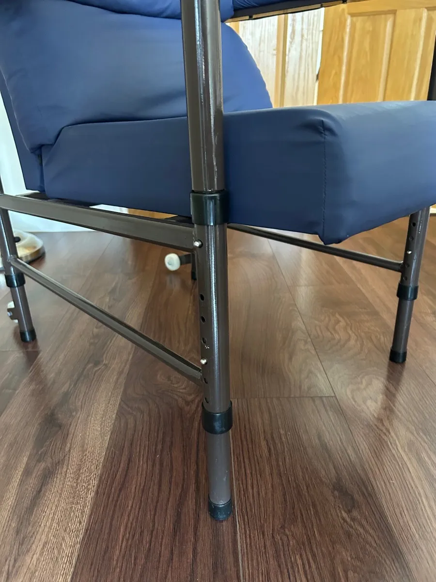 Orthopaedic chair - Image 2