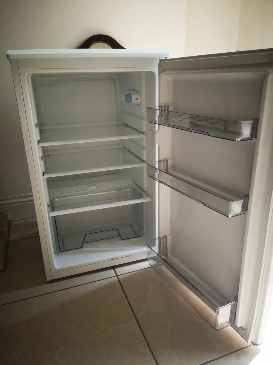 Under-counter Powerpoint 55cm fridge - Image 2