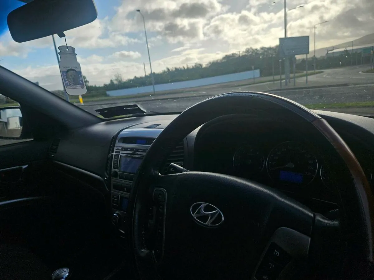 2012 hyundai sante fe 2l mint 7 seats - Image 2