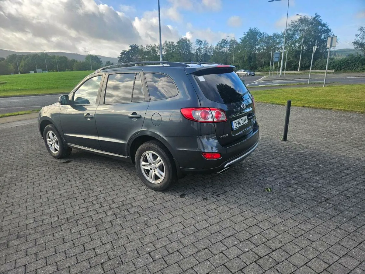 2012 hyundai sante fe 2l mint 7 seats - Image 4