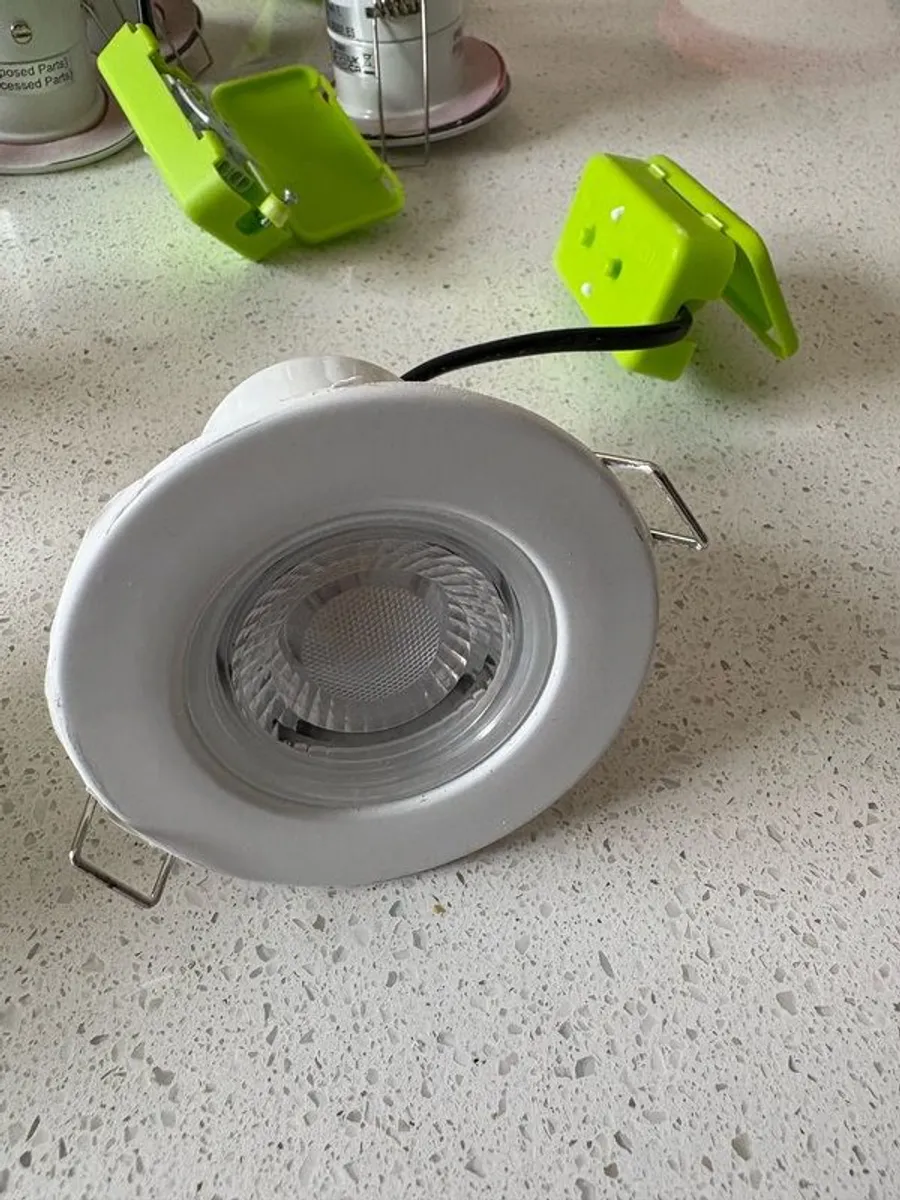 12 downlights, matt white, 82 mm, 380 lm, 60 degrees beam, 4000 K - Image 1