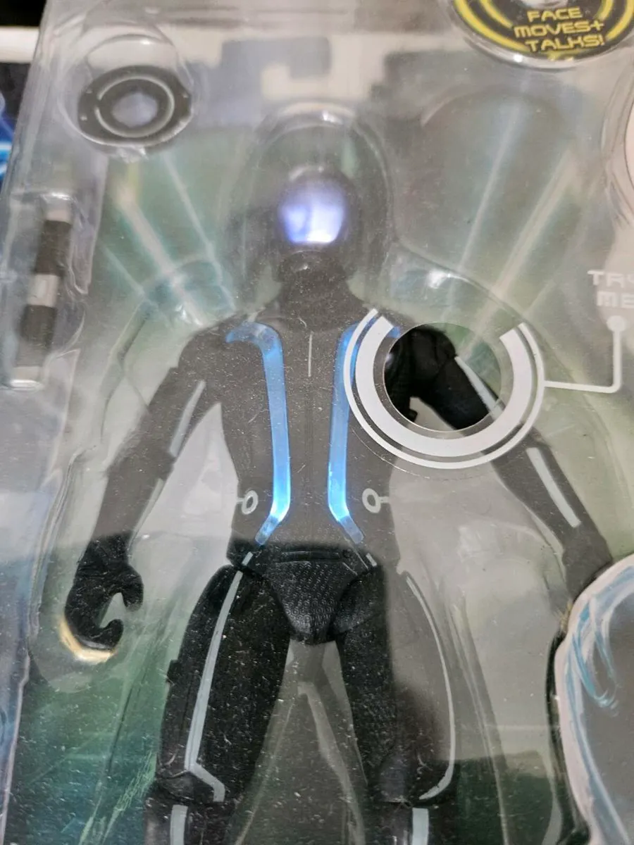 Disney Deluxe Tron Sam Flynn - Image 3
