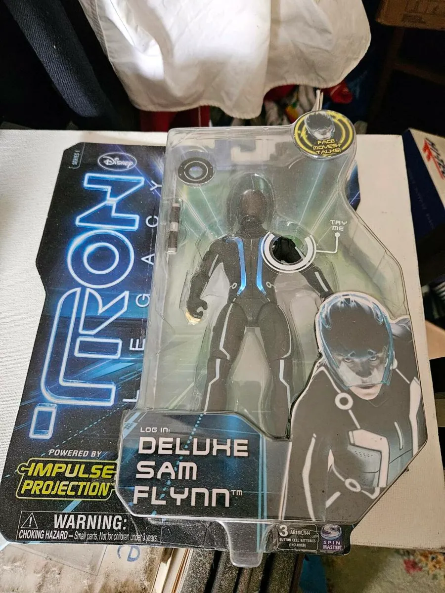 Disney Deluxe Tron Sam Flynn - Image 4