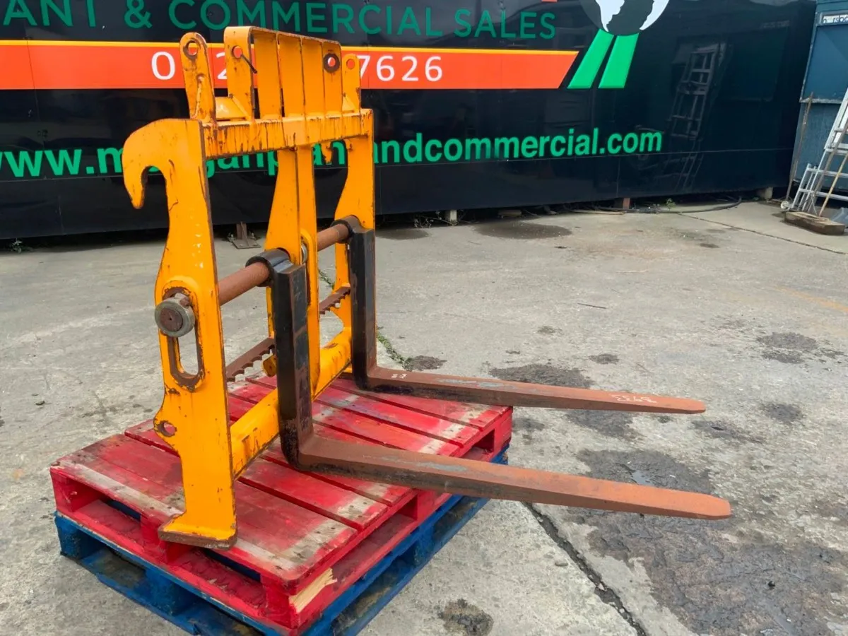 JCB TELEPORTER FORK CARRIAGE.......3933. - Image 2