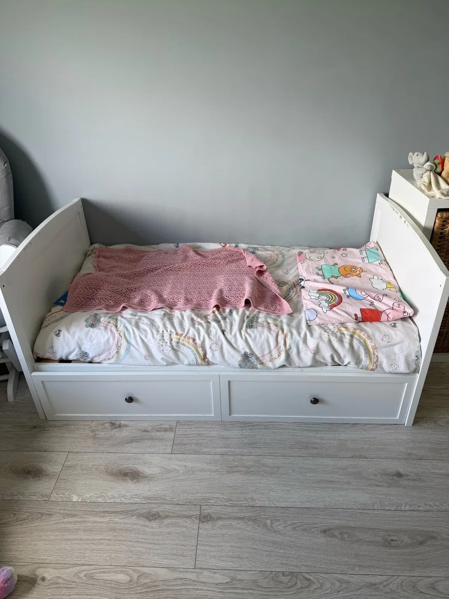 Cot bed - Image 1