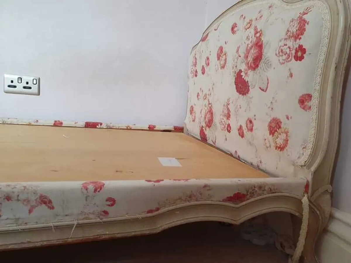 Timeless Elegance: Antique Bed with Floral Upholstery and Ornate Frame - Image 3