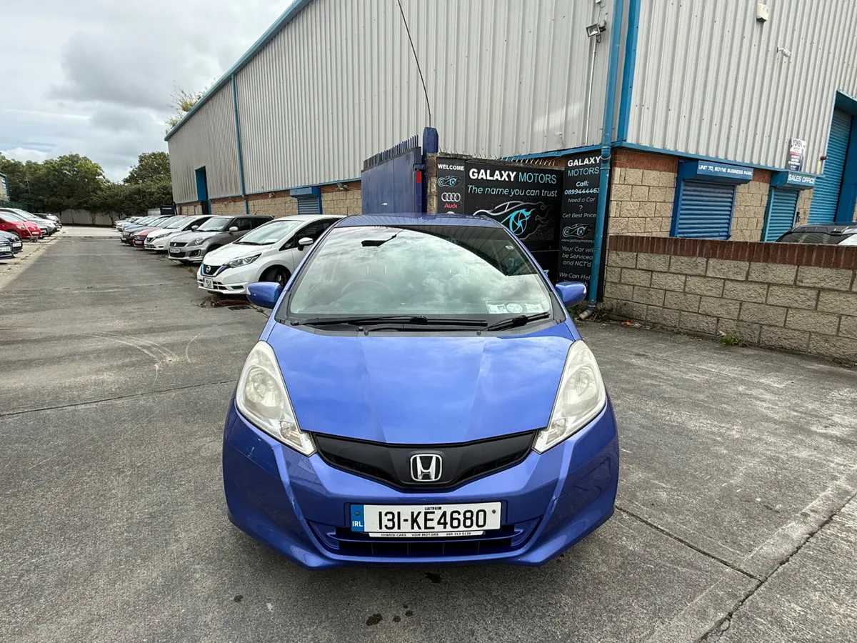 2013 Honda Fit 1.3 Patrol Hybrid Auto nct 6/26 - Image 2