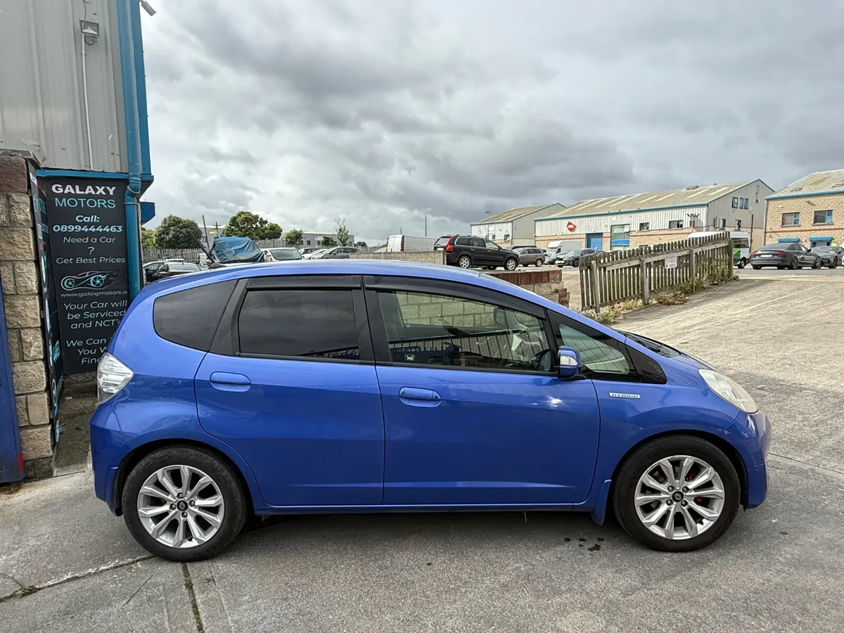 2013 Honda Fit 1.3 Patrol Hybrid Auto nct 6/26 - Image 4