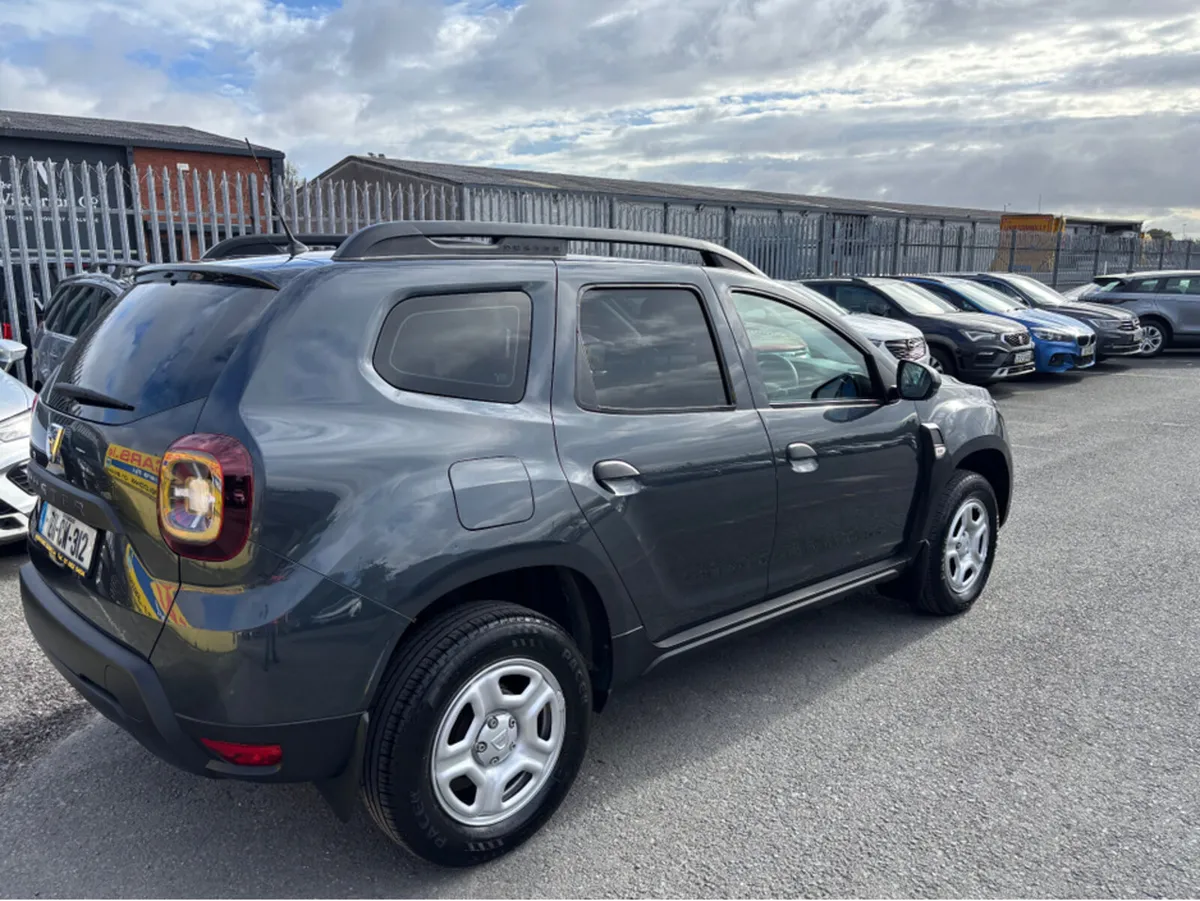 Dacia Duster ESSENTIAL BLUE DCI 115 RE 5DR - Image 2