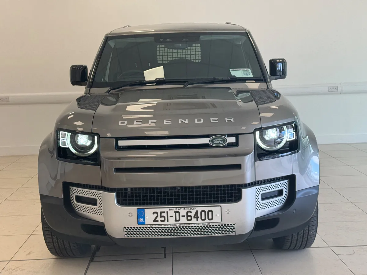 Land Rover Defender 2025 - Image 2