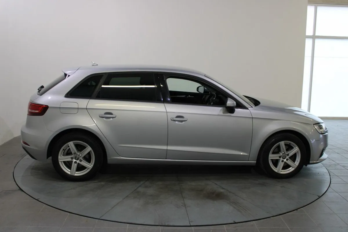 Audi A3 1.6 TDI SE 110 - Image 2