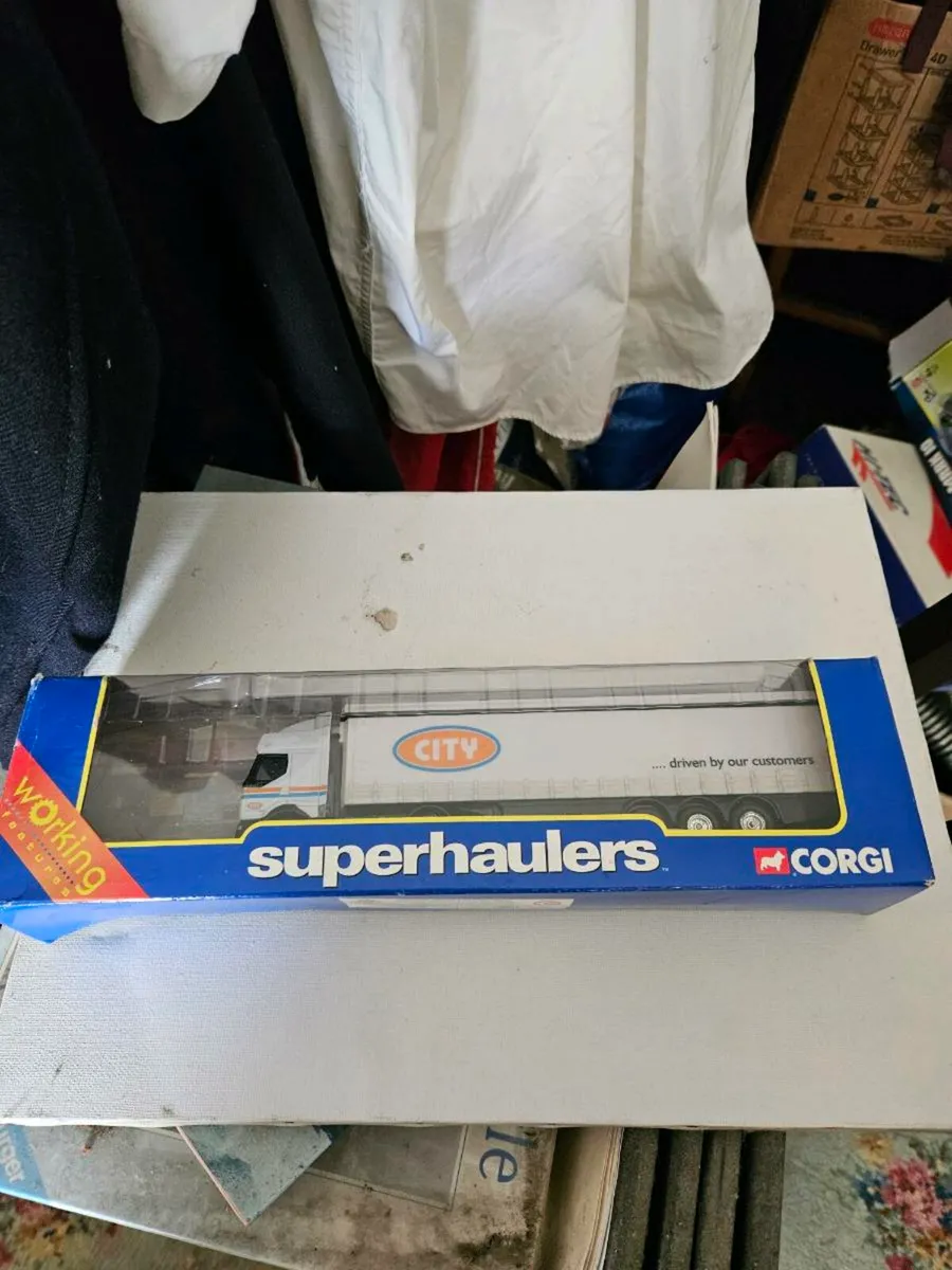 Corgi Renault Tractor Unit and Trailer