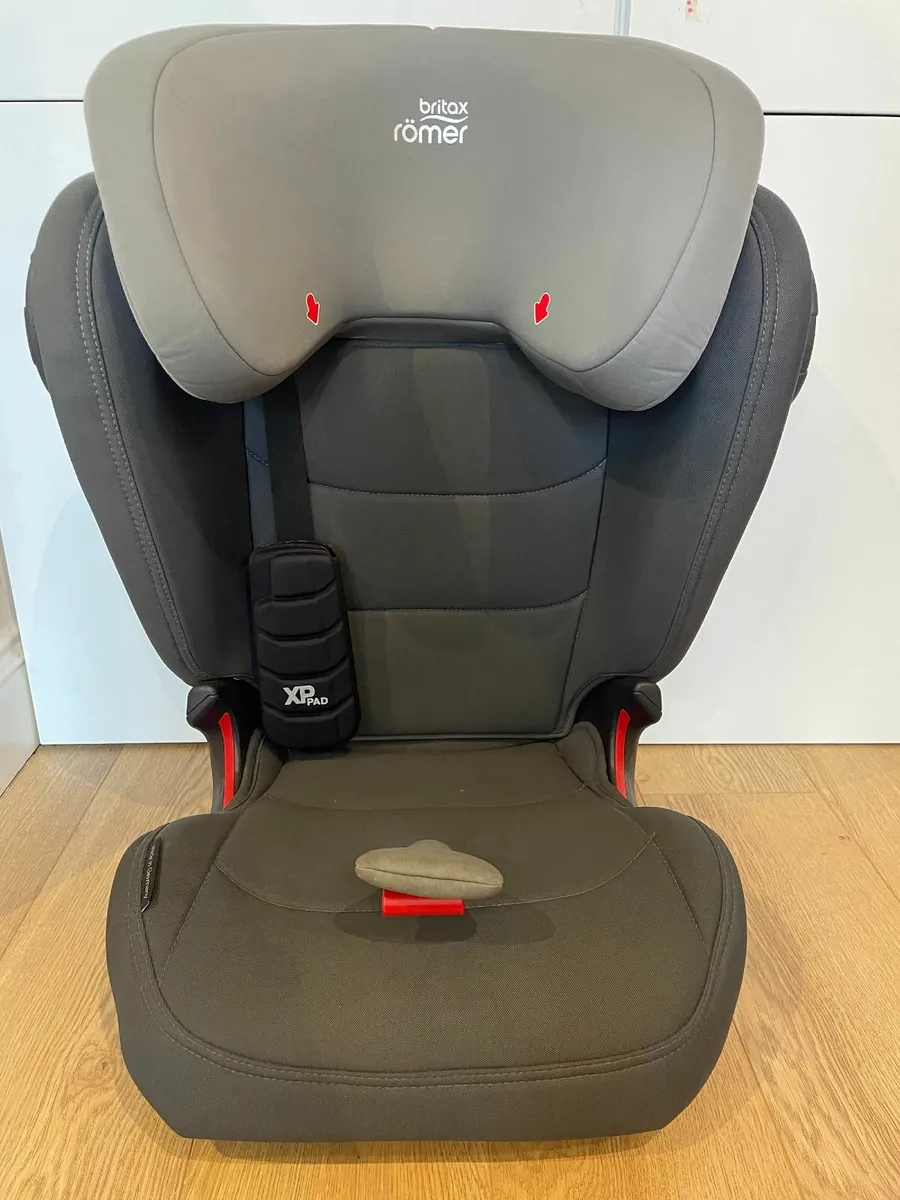 Car Seat/Booster sear - Image 1