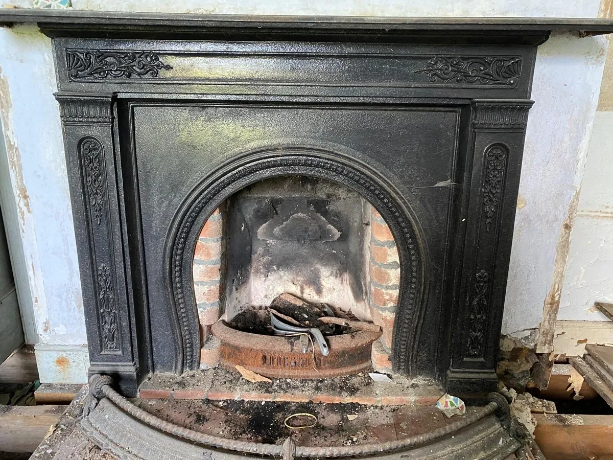 Cast iron fire places - Image 1