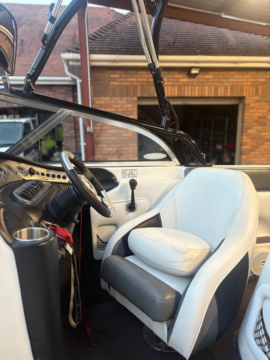 2003 Tige 21i wakeboard boat - Image 3