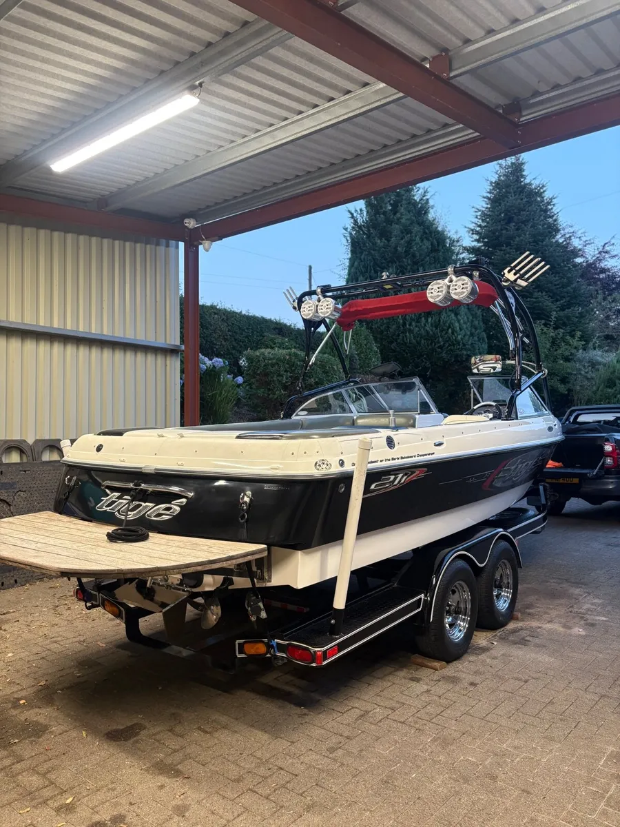 2003 Tige 21i wakeboard boat - Image 1