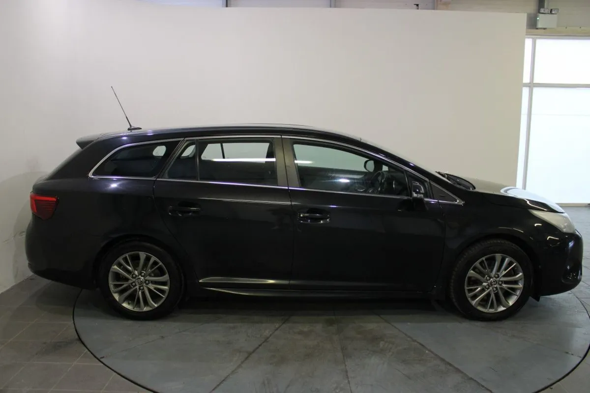 Toyota Avensis 2.0 D-4d (143) Luna Touring Sports - Image 4