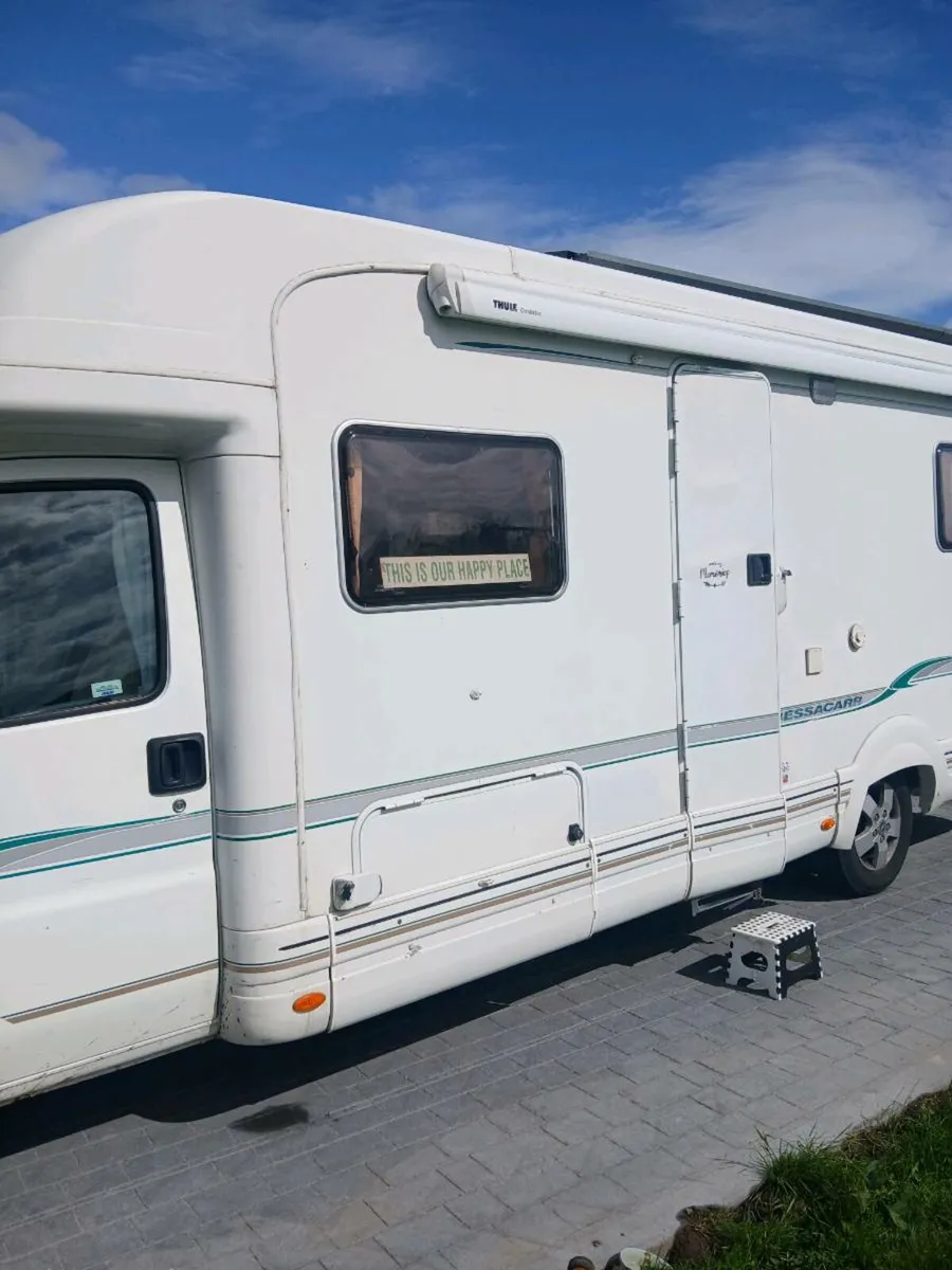 Fixed bed camper - Image 1
