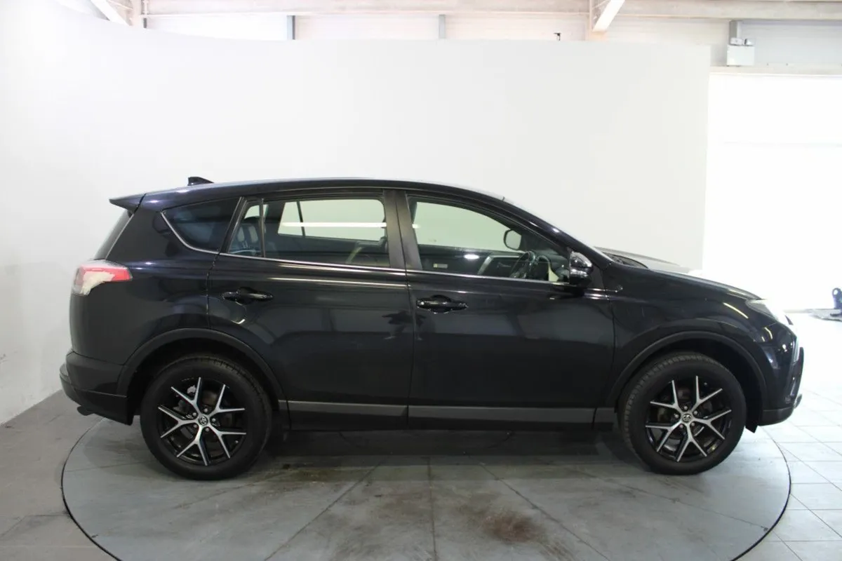 Toyota Rav4 2.0 D-4d (143) 2WD Luna Sport - Image 4