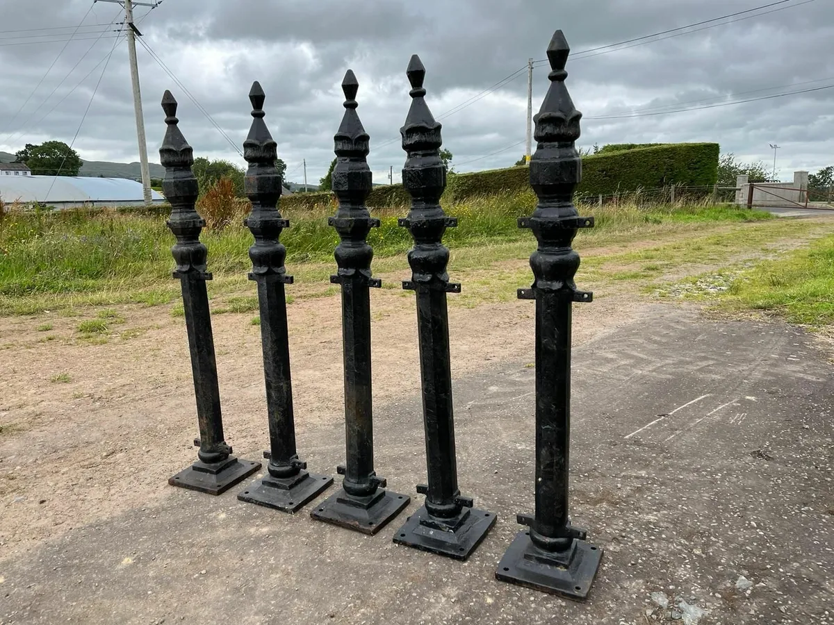 Cast Iron Posts, Stewart Post 1110mm high - Image 3