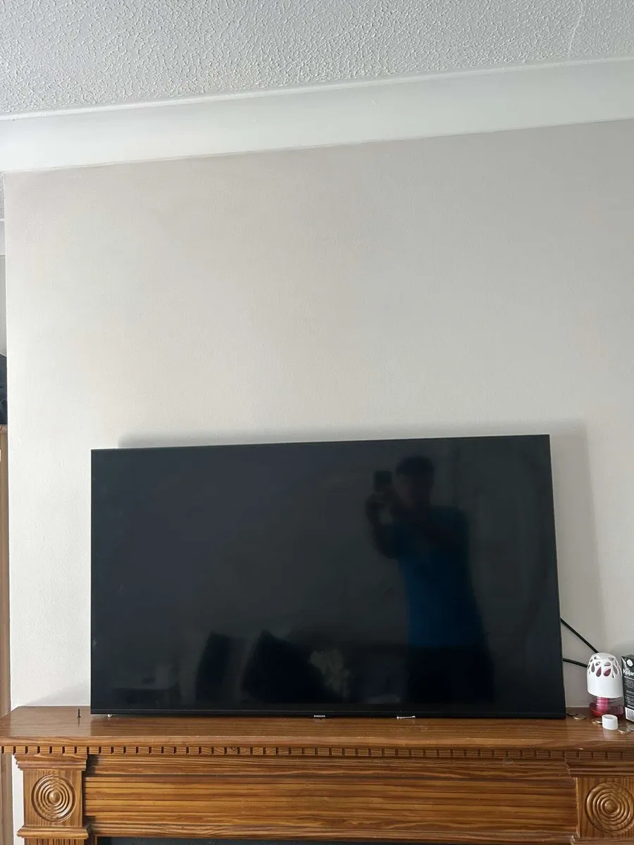 Samsung 43 inch smart TV - Image 2