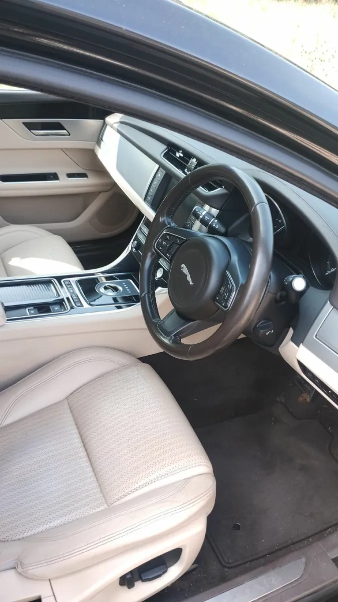 Jaguar XF 2016 - Image 3