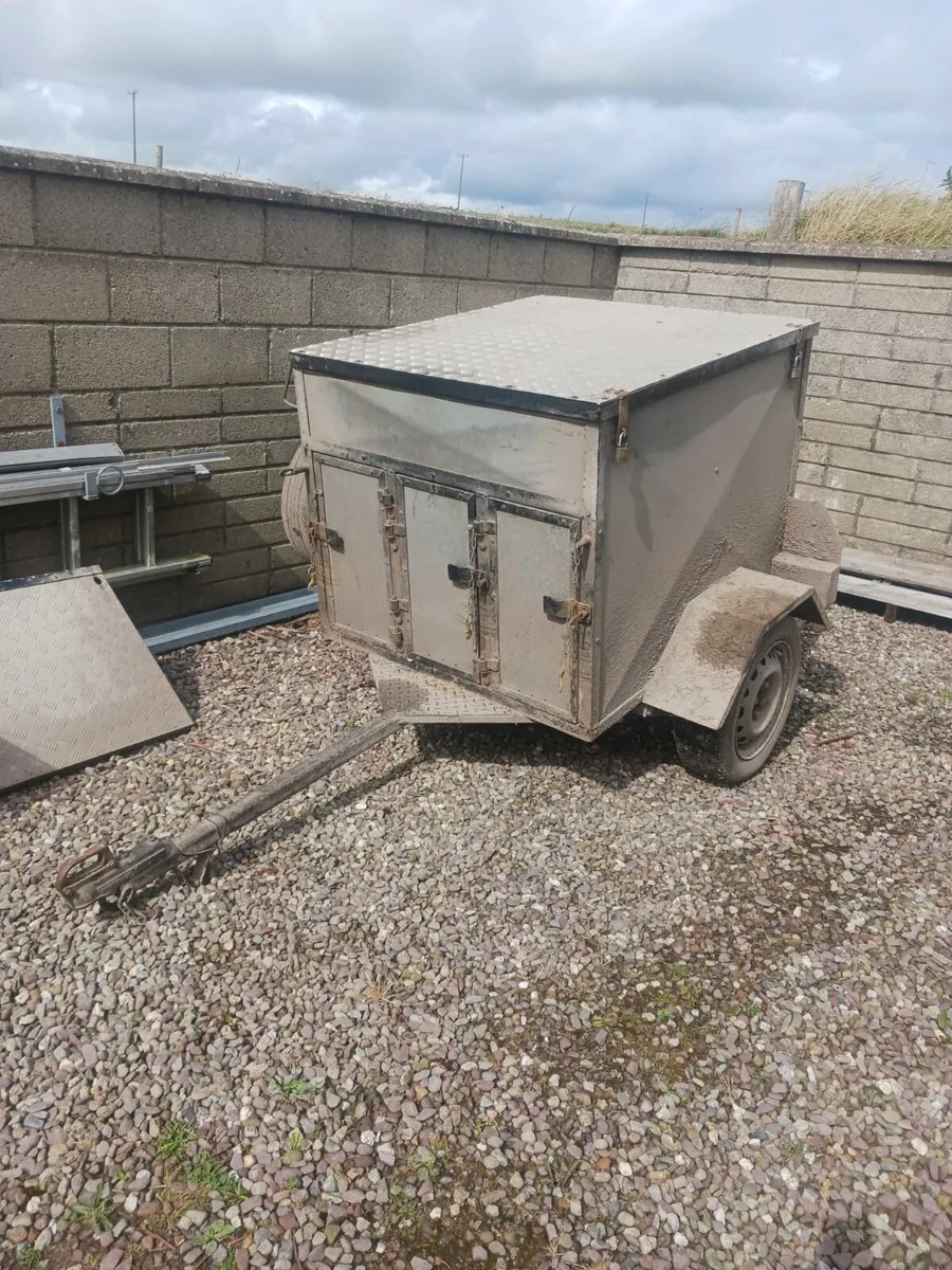 6 Section Trailer - Image 1