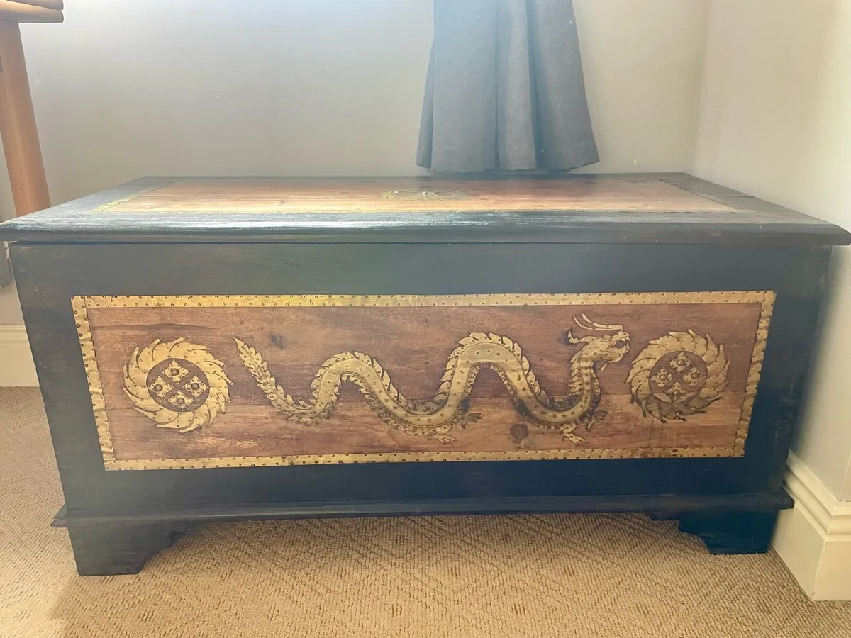 Laundry trunk or coffee table and dining table - Image 1