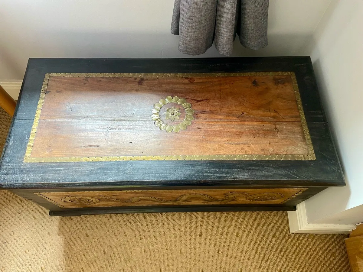 Laundry trunk or coffee table and dining table - Image 2