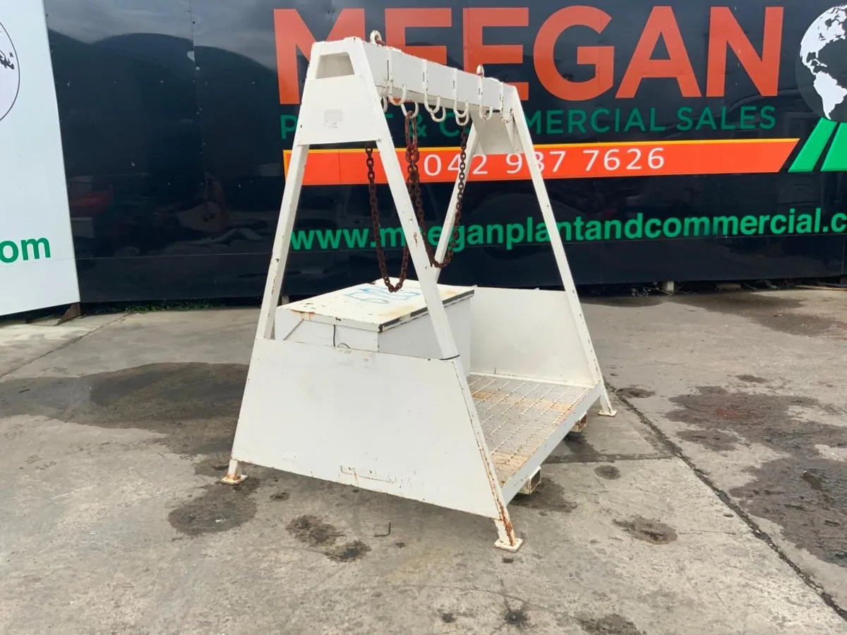 LIFTING CHAINS / TOOL STORAGE RACK .........4829. - Image 1