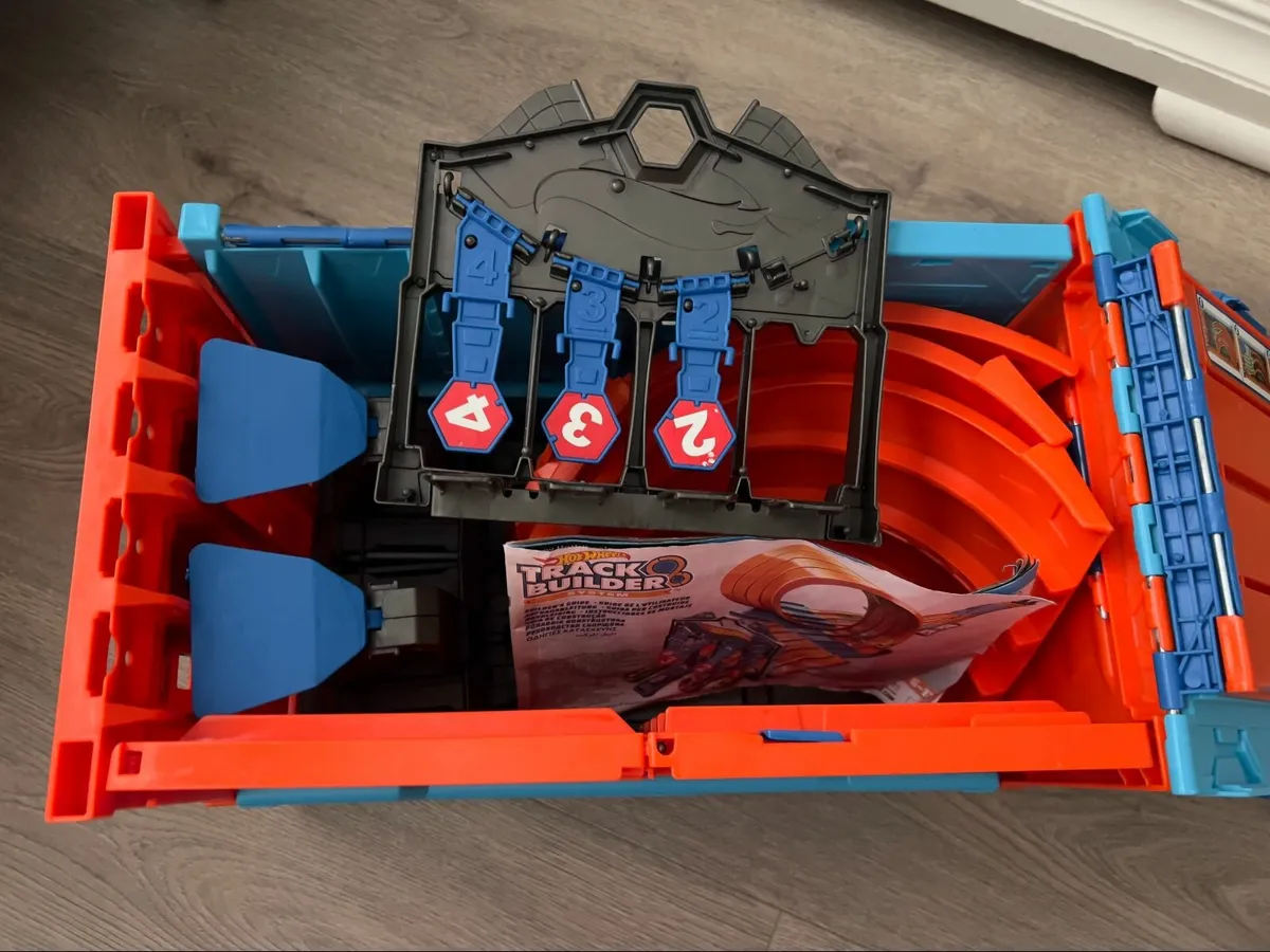 Hot Wheels Track Builder System Race Track Crate - Image 3