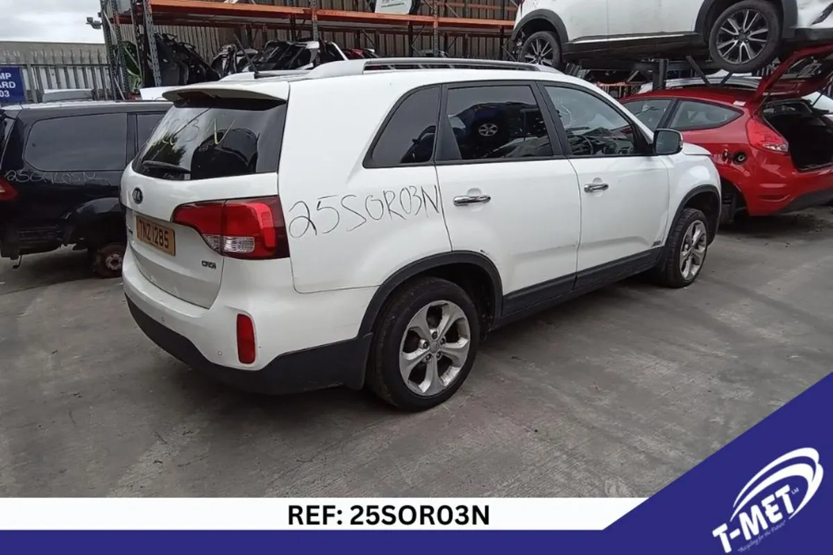 2013 KIA SORENTO BREAKING FOR PARTS - Image 4