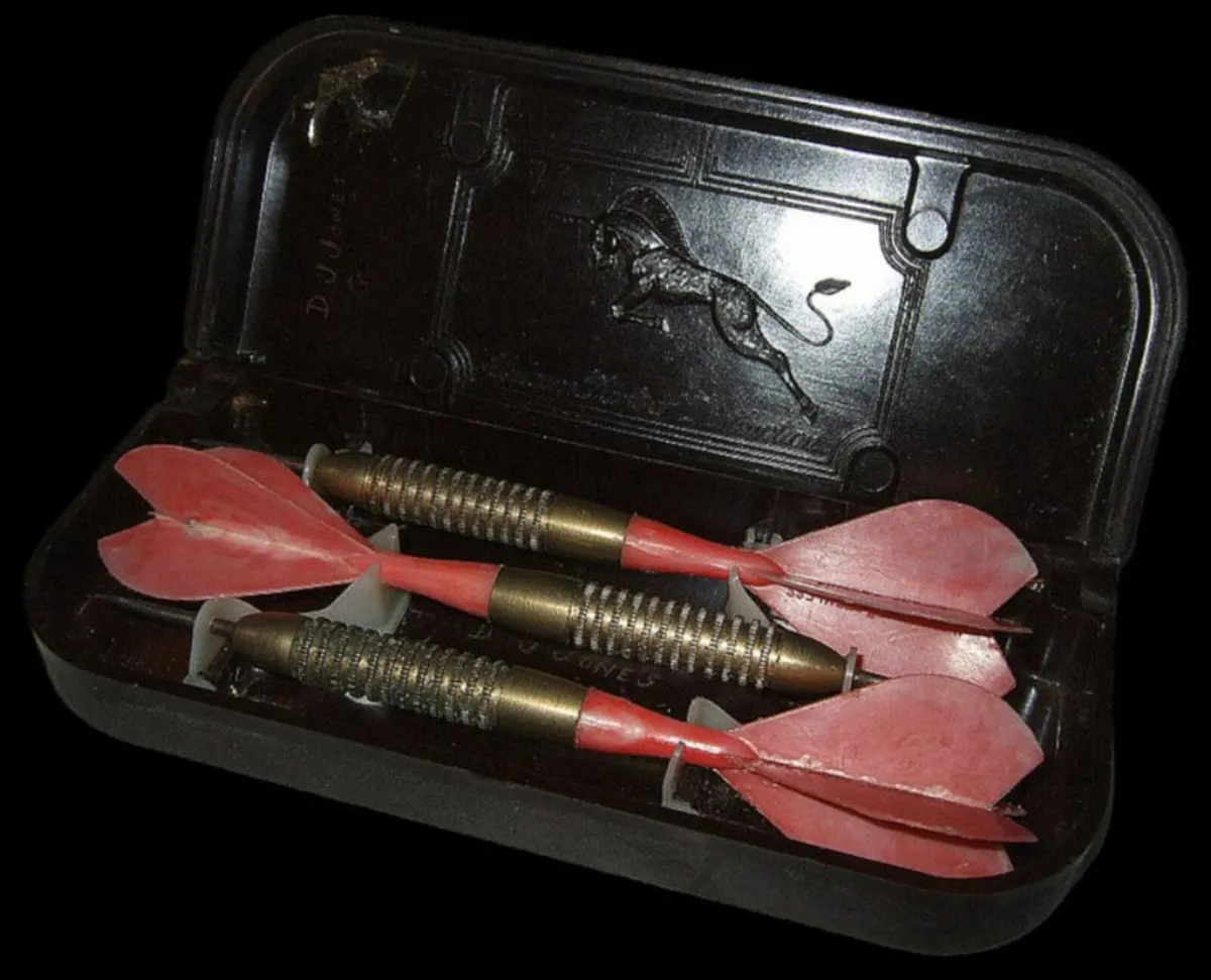 Vintage Set of 1940s Darts-Authentic/Bakelite Case - Image 2