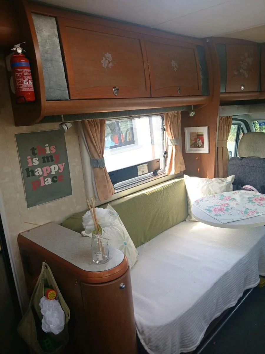 Fixed bed camper - Image 4