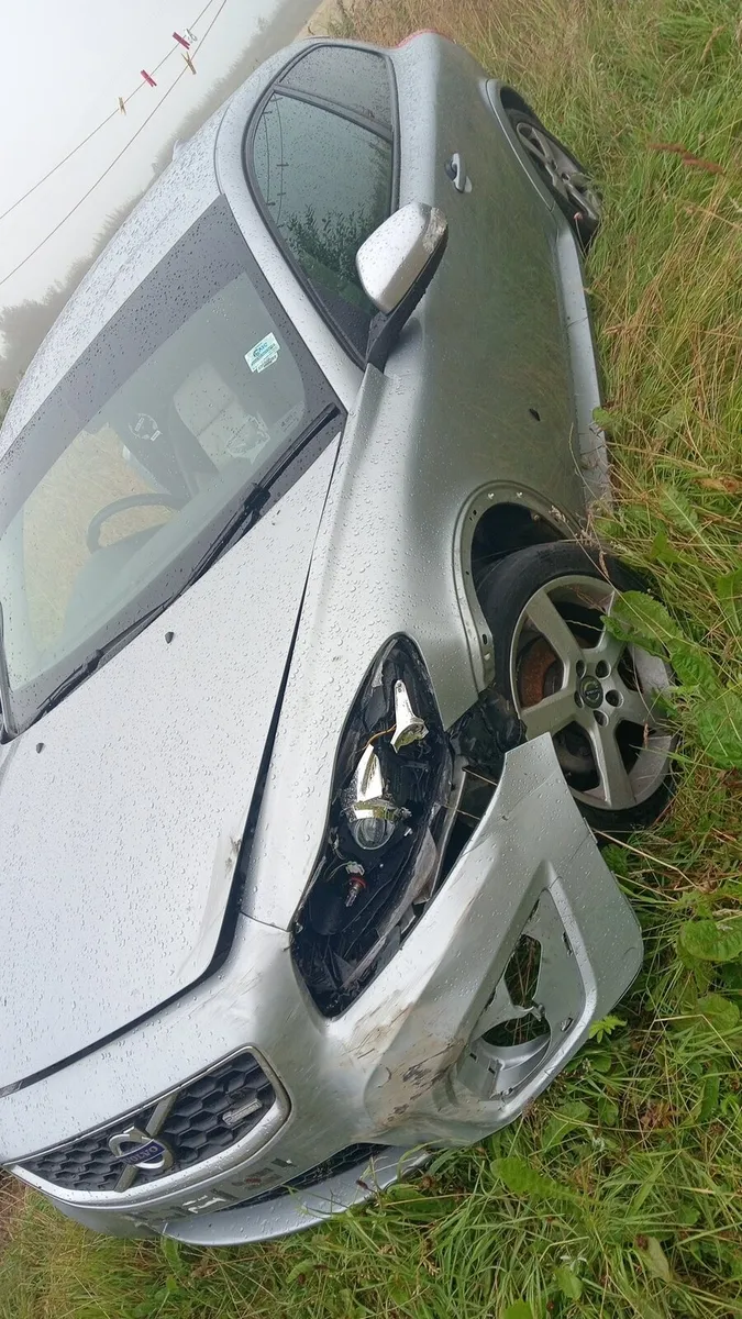 VOLVO C30 R DESIGN 1.6 TURBO DIESEL FOR BREAKING - Image 3