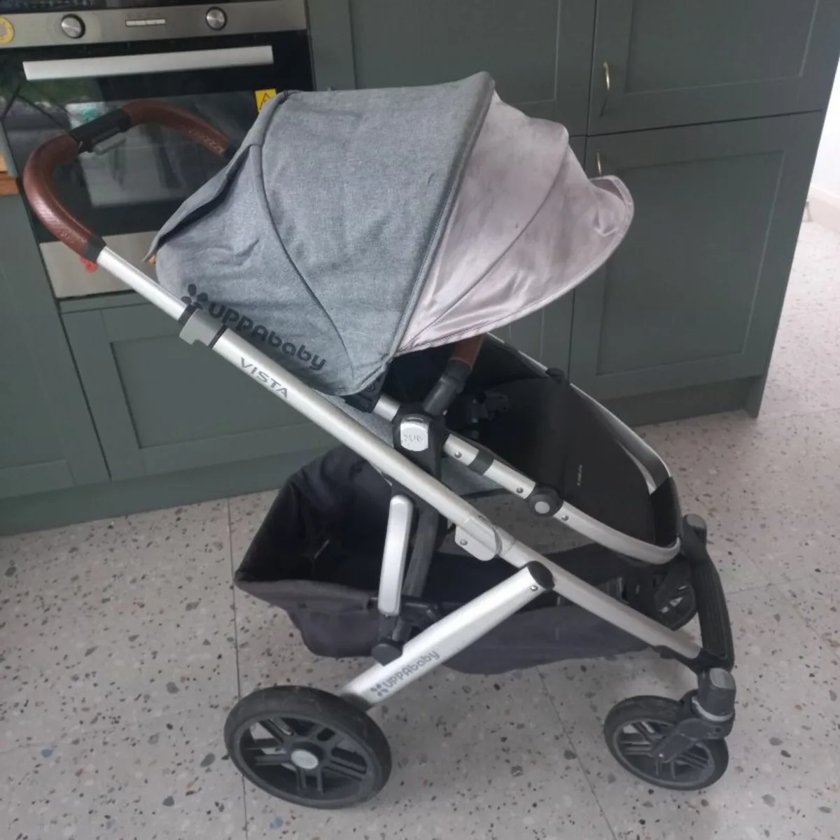 Uppababy Vista 2019 + BeSafe Car Seat - Image 1