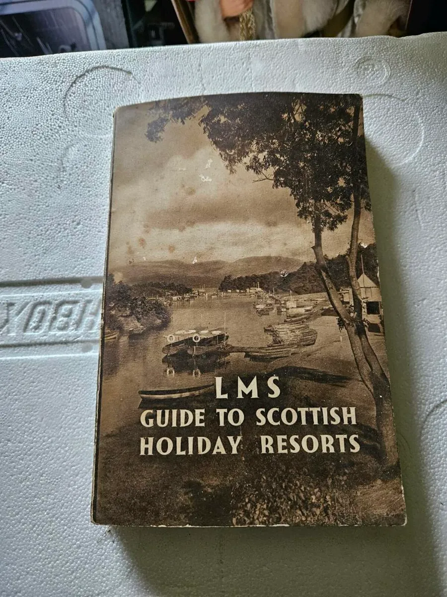Vintage Book LMS Guide to Scottish Holiday Resorts - Image 1