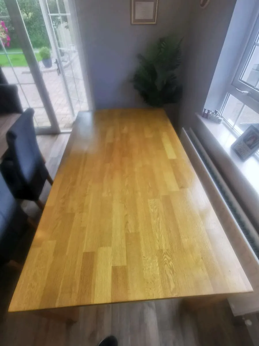 Oak kitchen table - Image 1
