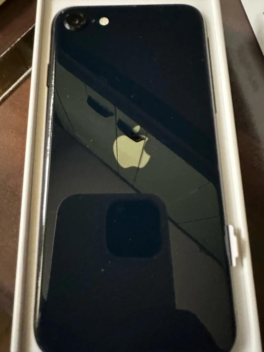 IPHONE SE 3/2022 - Image 4