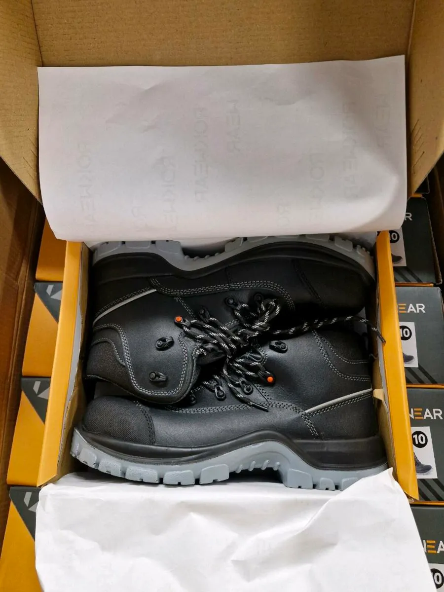 Size 10 safety boots Rokwear - Image 2