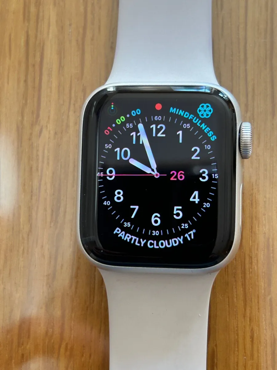 Apple Watch SE  Gen 2 - Image 3