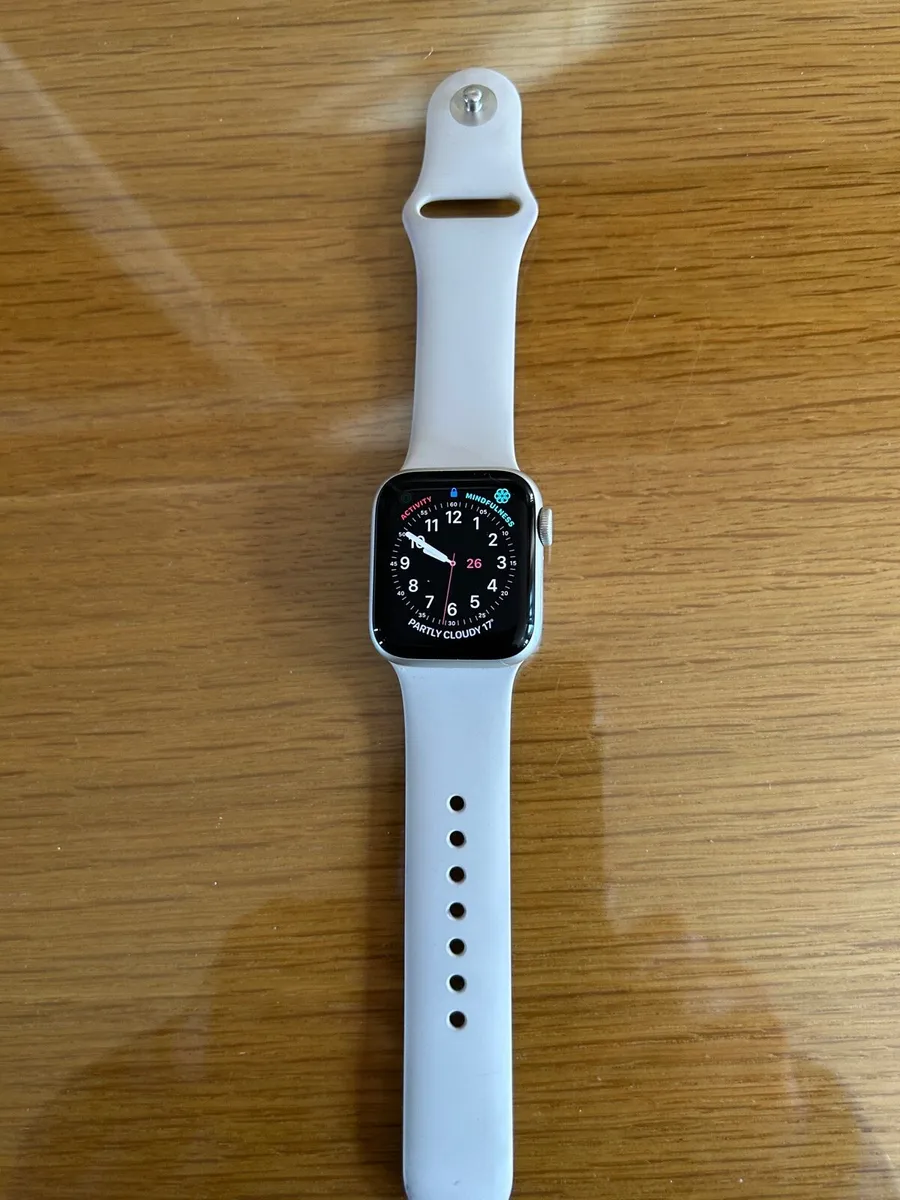 Apple Watch SE  Gen 2 - Image 4