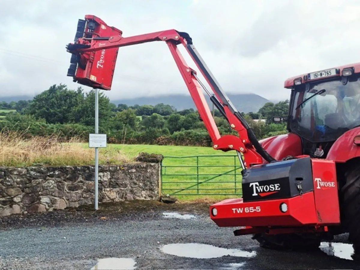 2017 Twose TW65-5 Hedge Cutter - Image 1