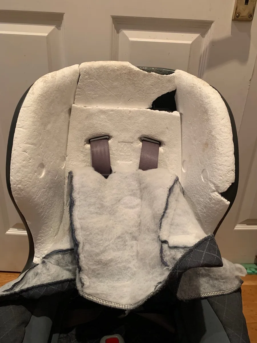 Child Car seat - Image 1