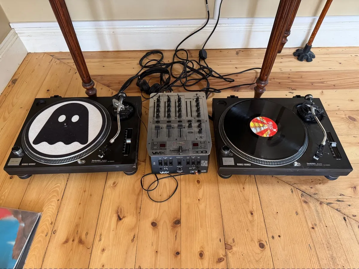Technics 1210 MK2 Turntables - Image 2